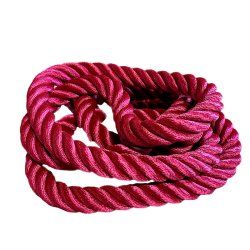 Vinrött 4-slaget Dekorline-rep i polypropylensilke. Perfekt för trappräcken, repstaket och dekorationsändamål.