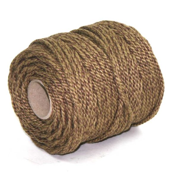 Snöre av polyester som liknar tjärad hampa.