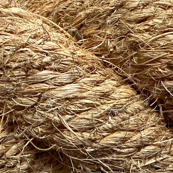 Coconut rope made from natural coconut fiber. Floats in water and has a rustic, coarse texture – ideal for marine and decorative