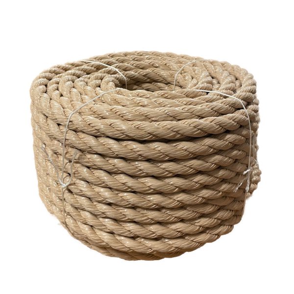En närbild av ett beige 3-slaget PP-splitsfilm rep upplindat i coil, som visar dess hållbara tvinnade struktur och subtila glans